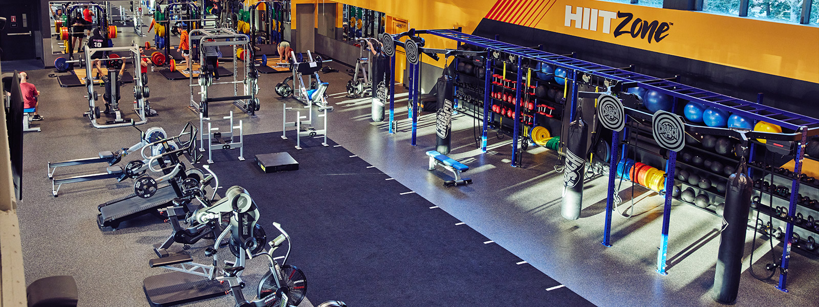 Wikimedia Commons - interior crunch fitness - Author: Sr1jj